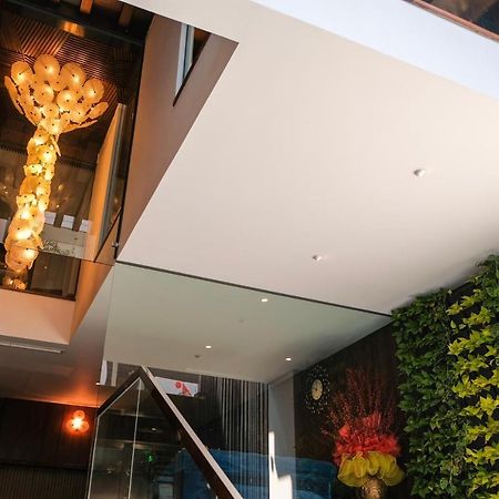 Signature Boutique Hotel Хошимін Екстер'єр фото