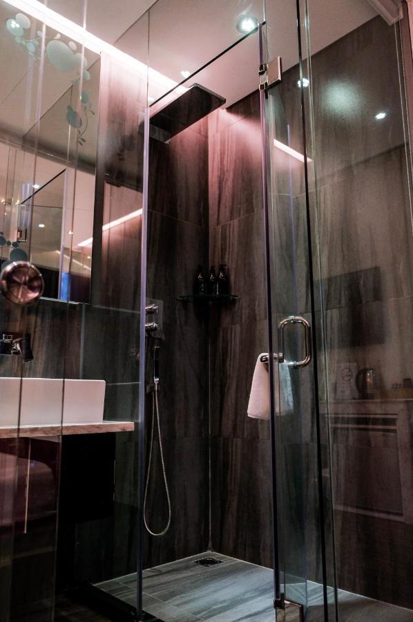 Signature Boutique Hotel Хошимін Екстер'єр фото
