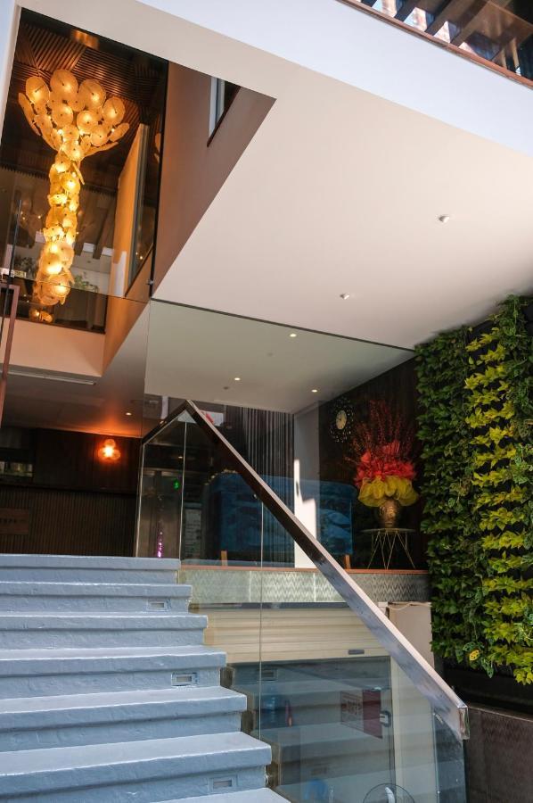 Signature Boutique Hotel Хошимін Екстер'єр фото