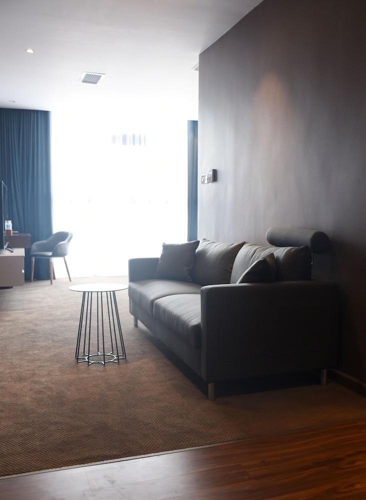 Signature Boutique Hotel Хошимін Екстер'єр фото